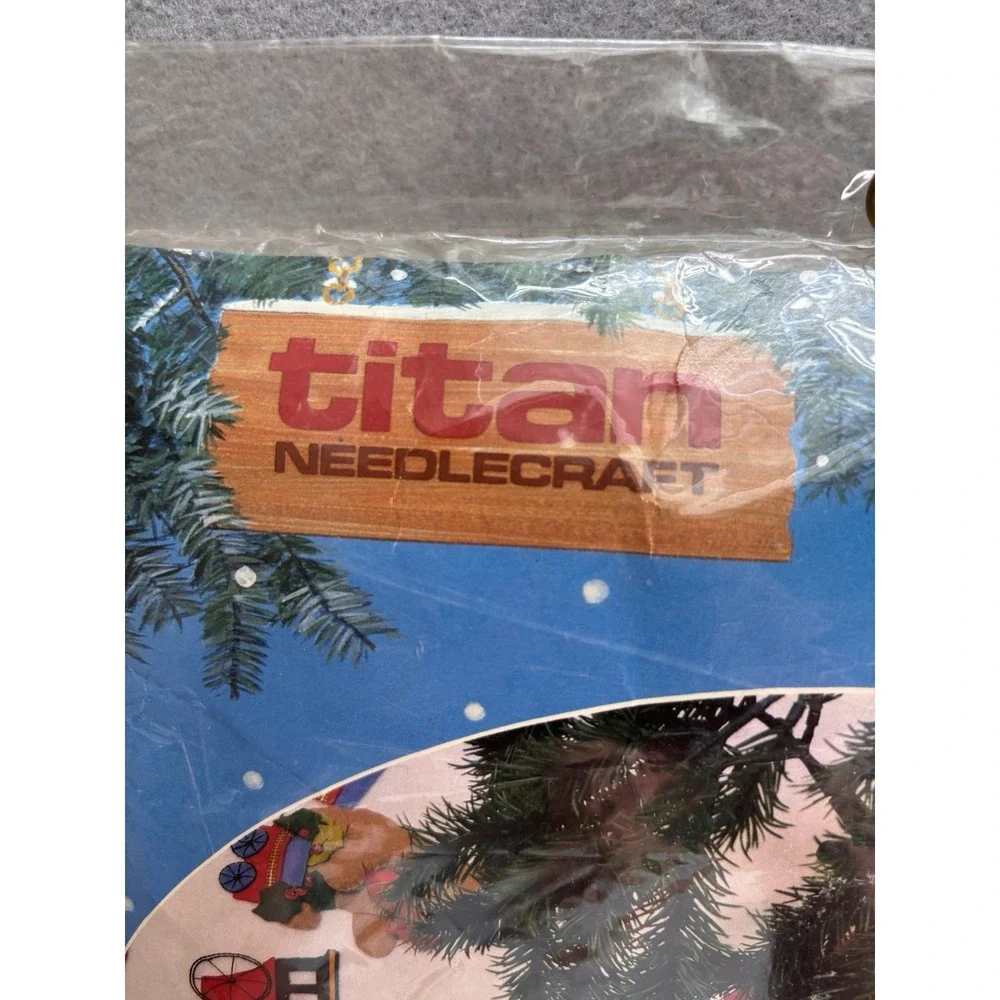 NOS Vintage Christmas Tree Skirt Kit Felt BEARS GOOSE Titan Needlecraft 36